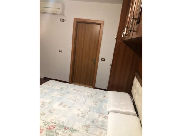 Tirane, jepet me qera apartament 2+1 Kati 3, 100 m² 450 € (Ali Demi)