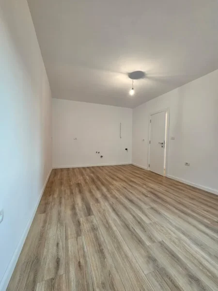 APARTAMENT NE SHITJE : 1+1 📍Mozaiku i Tiranes || Kt.5 - (98,000€) - Sp.45m² - 100% e Re✨
