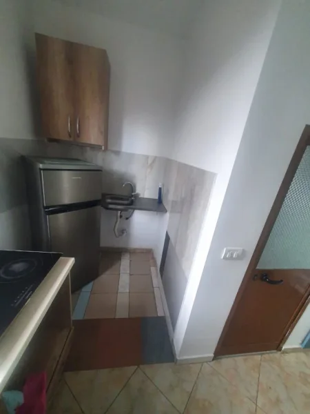 Tirane, jepet me qera shtepi 1+1 Kati 1, 65 m² 350 € (Selite , Universiteti Marlin Barleti)