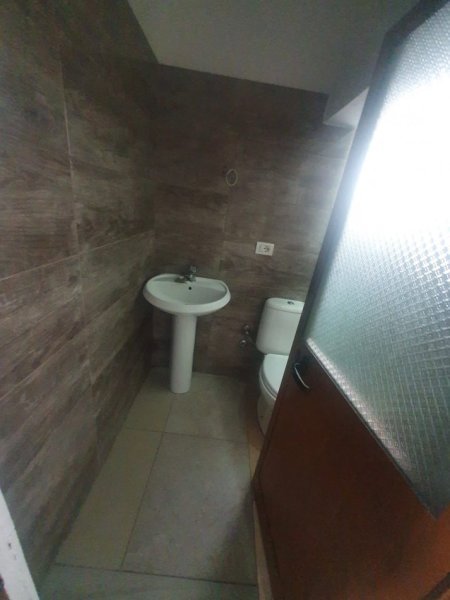 Tirane, jepet me qera shtepi 1+1 Kati 1, 65 m² 350 € (Selite , Universiteti Marlin Barleti)