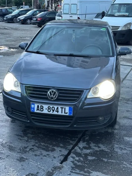 Elbasan, shes makine VOLKSWAGEN POLO Nafte, gri e erret manuale Kondicioner 231.000 km 3.900 €