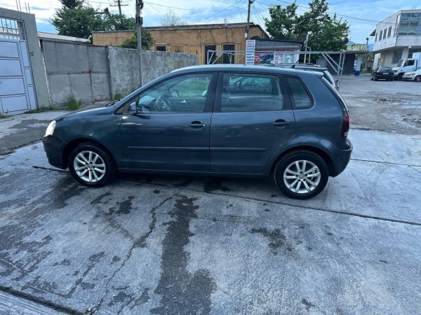 Elbasan, shes makine VOLKSWAGEN POLO Nafte, gri e erret manuale Kondicioner 231.000 km 3.900 €