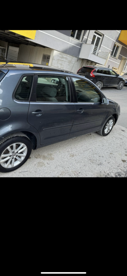 Elbasan, shes makine VOLKSWAGEN POLO Nafte, gri e erret manuale Kondicioner 231.000 km 3.900 €