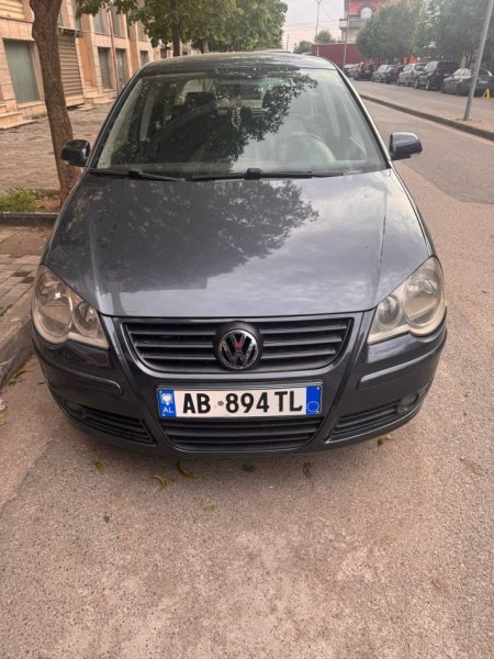 Elbasan, shes makine VOLKSWAGEN POLO Nafte, gri e erret manuale Kondicioner 231.000 km 3.900 €