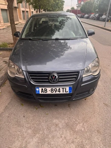 Elbasan, shes makine VOLKSWAGEN POLO Nafte, gri e erret manuale Kondicioner 231.000 km 3.900 €