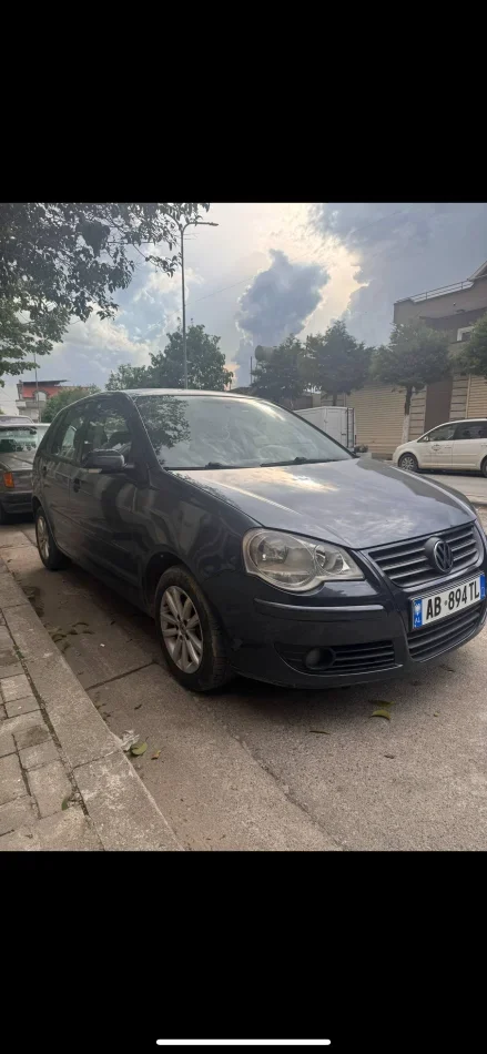 Elbasan, shes makine VOLKSWAGEN POLO Nafte, gri e erret manuale Kondicioner 231.000 km 3.900 €