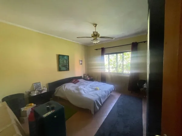 Tirane, jepet me qera Vile 3+1 Kati 2, 210 m² 1.300 € (Ambasada Amerikane)