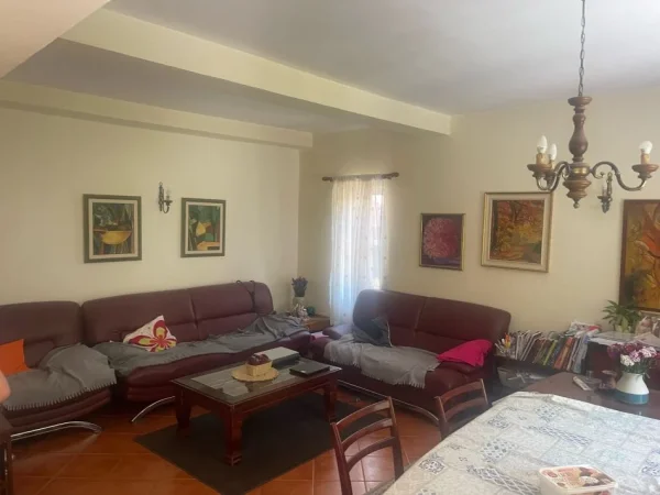 Tirane, jepet me qera Vile 3+1 Kati 2, 210 m² 1.300 € (Ambasada Amerikane)