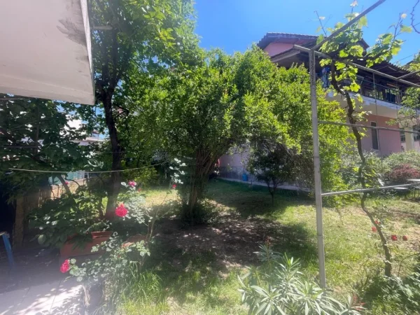 Tirane, jepet me qera Vile 3+1 Kati 2, 210 m² 1.300 € (Ambasada Amerikane)