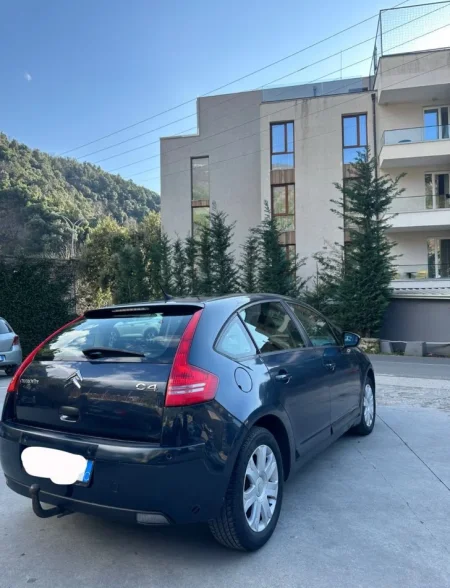 Tirane, shes makine Citroen C4 Benzin+Gaz, blu e errët automatik Kondicioner 92 km 4.000 €