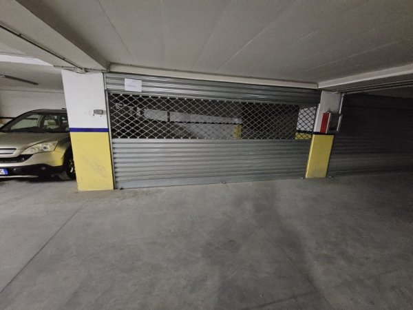 Tirane, jepet me qera garazh | vend parkimi Kati -2, 15 m² 90€ (Rruga e Dibres , (sa kalon PC Store) Tirane)