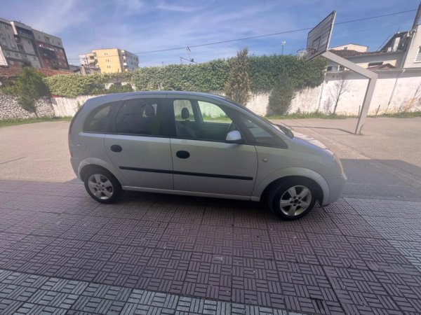Shkoder, shes makine Opel Meriva Nafte, gri metalizato manuale Kondicioner 300.000 km 1.700 €