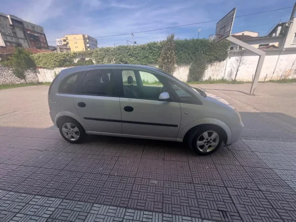 Shkoder, shes makine Opel Meriva Nafte, gri metalizato manuale Kondicioner 300.000 km 1.700 €