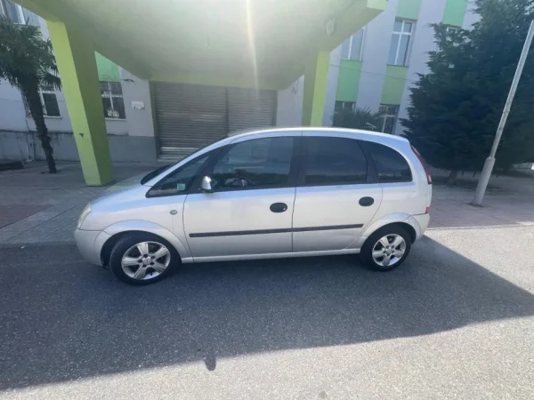 Shkoder, shes makine Opel Meriva Nafte, gri metalizato manuale Kondicioner 300.000 km 1.700 €