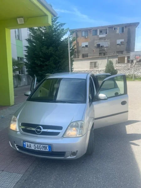 Shkoder, shes makine Opel Meriva Nafte, gri metalizato manuale Kondicioner 300.000 km 1.700 €