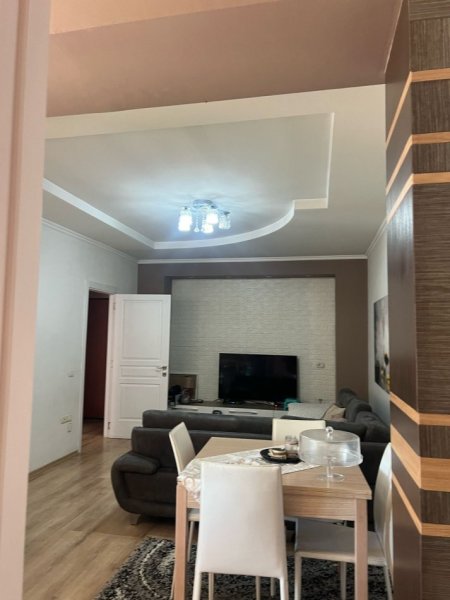 Tirane, jepet me qera apartament 2+1+Ballkon Kati 7, 90 m² 600 € (Rruga Bardhyl)