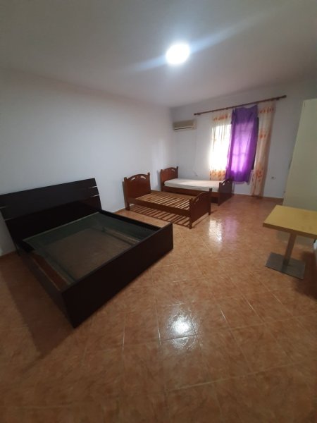 Tirane, jepet me qera shtepi 1+1 Kati 1, 65 m² 350 € (Rruga Siri Kodra)