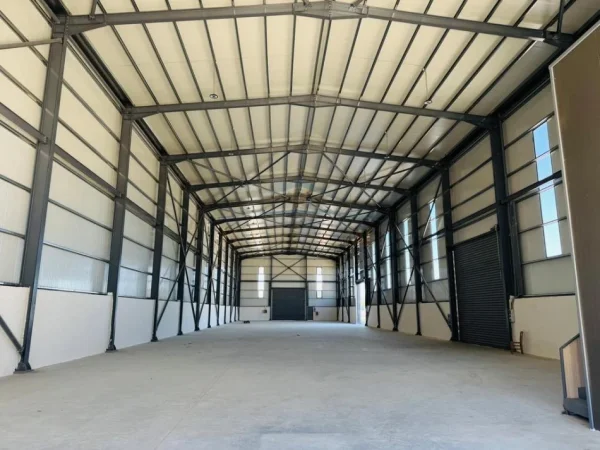 Tirane, shitet ambjent biznesi Kati 0, 6.000 m² 3.200.000 € (Autostrada Tirane-Durres)