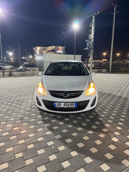 Durres, shitet makine OPEL CORSA Nafte, e bardhë manuale 4.000 €