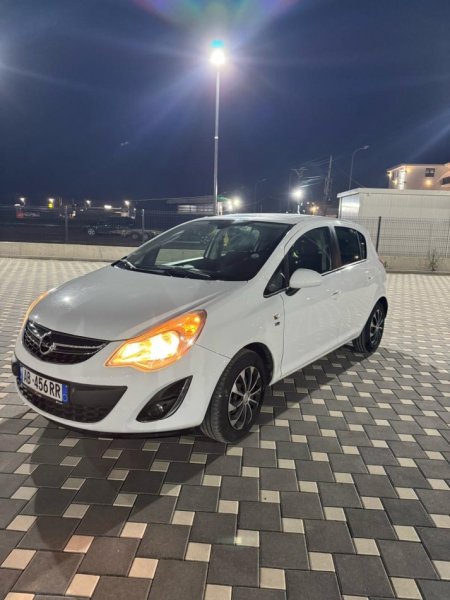Durres, shitet makine OPEL CORSA Nafte, e bardhë manuale 4.000 €