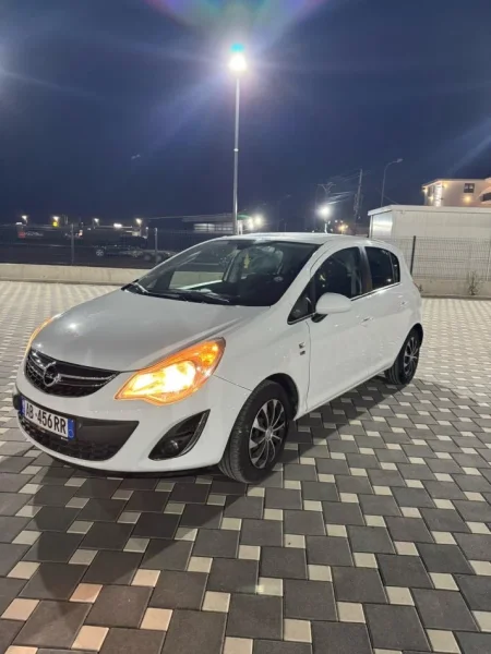 Durres, shitet makine OPEL CORSA Nafte, e bardhë manuale 4.000 €