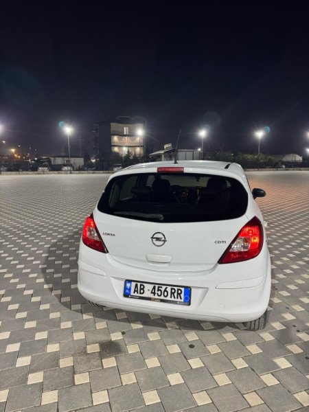 Durres, shitet makine OPEL CORSA Nafte, e bardhë manuale 4.000 €