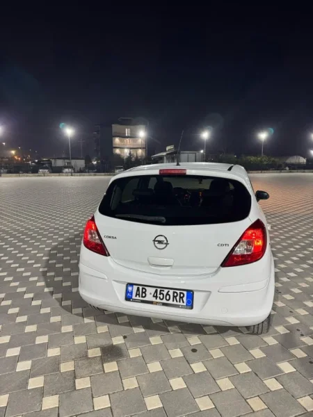 Durres, shitet makine OPEL CORSA Nafte, e bardhë manuale 4.000 €