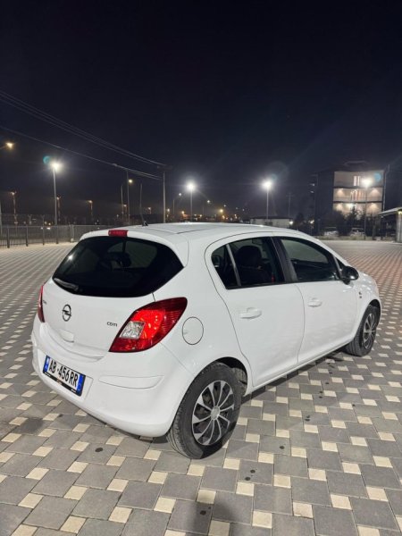 Durres, shitet makine OPEL CORSA Nafte, e bardhë manuale 4.000 €