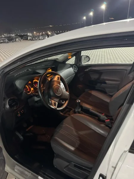 Durres, shitet makine OPEL CORSA Nafte, e bardhë manuale 4.000 €