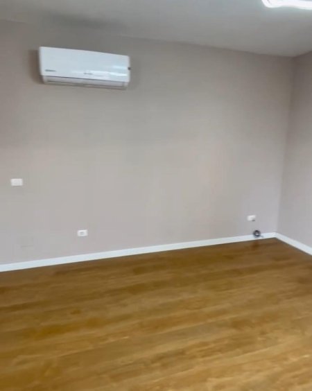 Tirane, jepet me qera apartament 3+1+Ballkon Kati 2, 150 m² 700 € (Rr. Eduart Mano, kopshti Zoologjik)