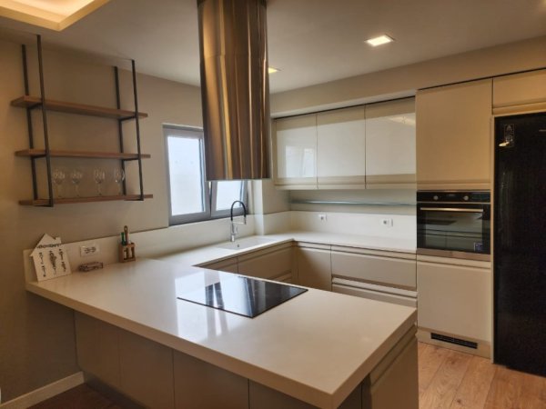 Tirane, jepet me qera 2 Katshe Kati 2, 300 m² 1.500 € (Blloku i vilave Selite)