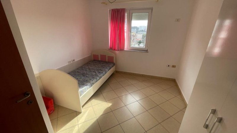 Tirane, jepet me qera apartament 2+1+Ballkon Kati 5, 115 m² 500 € (Rruga Dibrës)