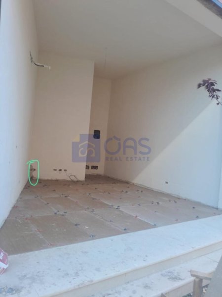 Tirane, jepet me qera dyqan Kati 0, 26 m² 300 € (Bulevardi I Ri)
