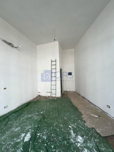 Tirane, jepet me qera dyqan Kati 0, 26 m² 300 € (Bulevardi I Ri)