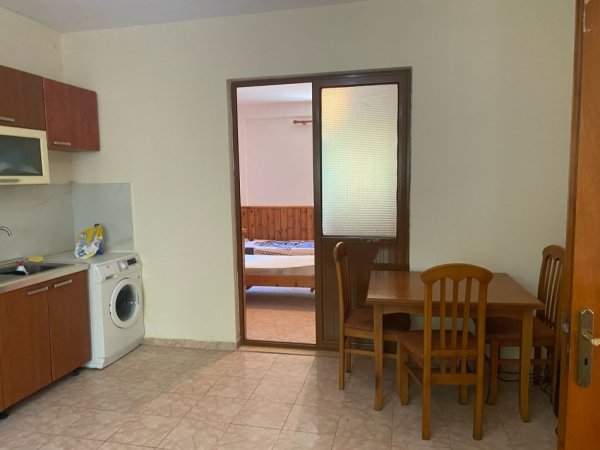 Tirane, jap me qera apartament 2+1+Ballkon Kati 1, 115 m² 350 € (ne rrugen 5 Maji Tirane.)