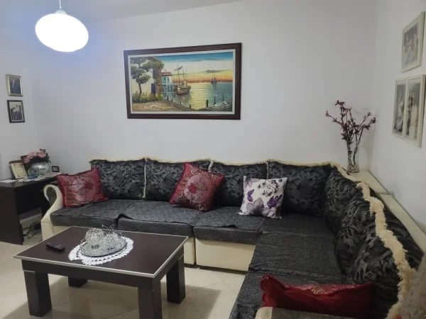 Tirane, jepet me qera apartament 1+1+Aneks+Ballkon Kati 1, 70 m² 400 € (ALI VISHA)