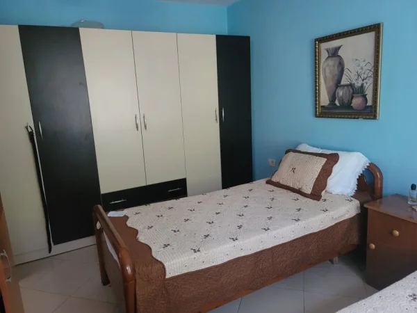 Tirane, jepet me qera apartament 1+1+Aneks+Ballkon Kati 1, 70 m² 400 € (ALI VISHA)