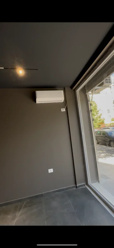 Tirane, shes dyqan Kati 0, 30 m² 132.000 € (Skender luarasi)