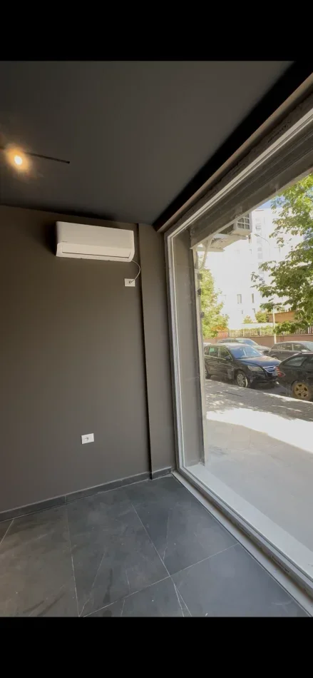 Tirane, shes dyqan Kati 0, 30 m² 132.000 € (Skender luarasi)