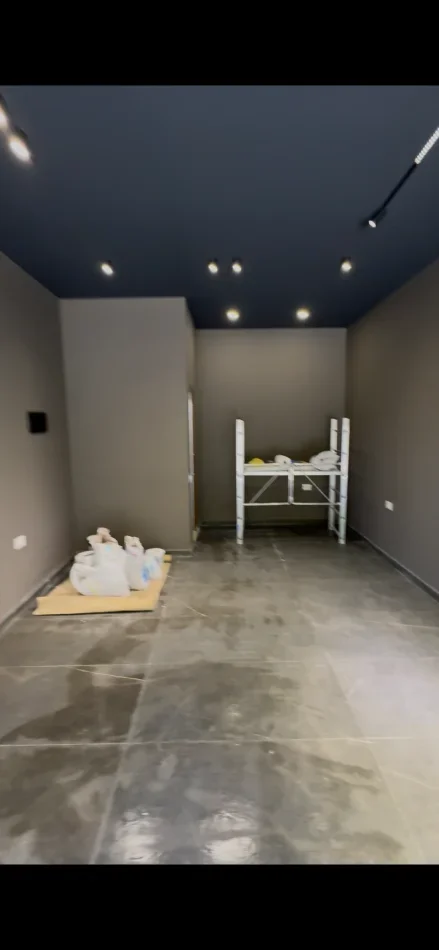 Tirane, shes dyqan Kati 0, 30 m² 132.000 € (Skender luarasi)