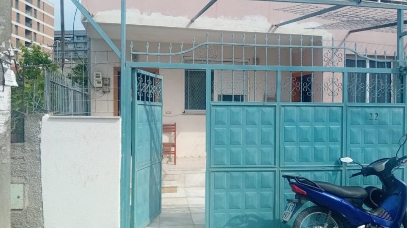 Tirane, jepet me qera shtepi 2+1+Ballkon Kati 1, 380 € (Don bosko)