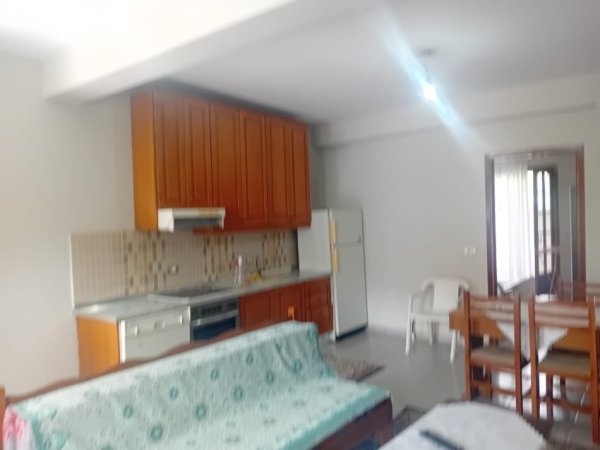 Tirane, jepet me qera shtepi 2+1+Ballkon Kati 1, 380 € (Don bosko)