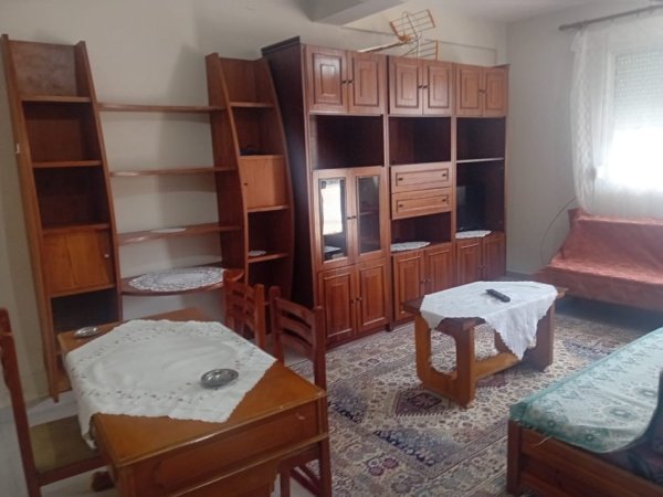 Tirane, jepet me qera shtepi 2+1+Ballkon Kati 1, 380 € (Don bosko)