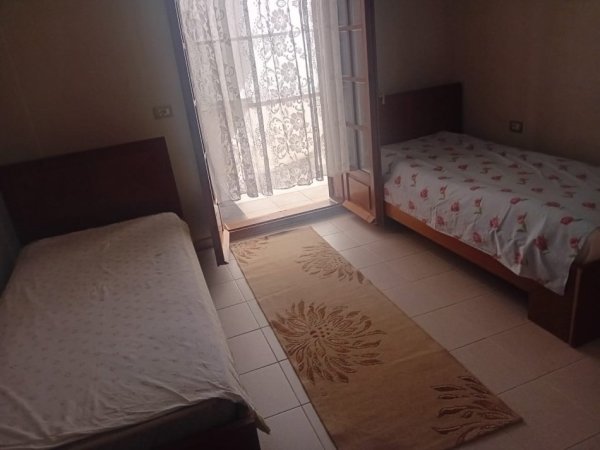Tirane, jepet me qera shtepi 2+1+Ballkon Kati 1, 380 € (Don bosko)