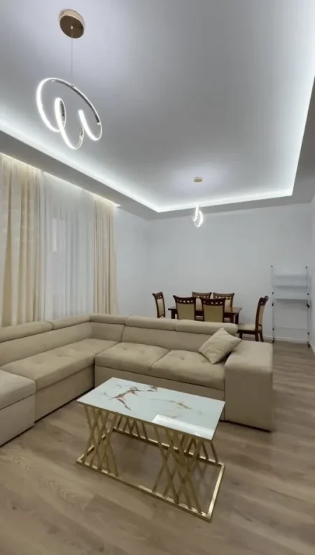 Tirane, jepet me qera shtepi 2+1 Kati 1, 600 € (Teg)