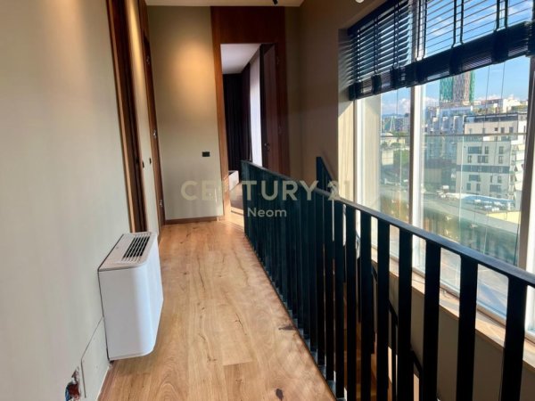 Tirane, jepet me qera apartament duplex 3+1+Ballkon Kati 8, 400 m² 3.500 € (Rruga e Durrsit)