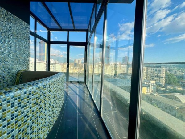 Tirane, jepet me qera apartament duplex 3+1+Ballkon Kati 8, 400 m² 3.500 € (Rruga e Durrsit)