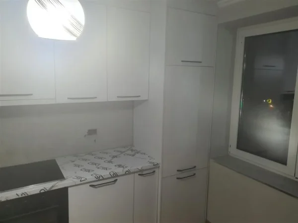 Tirane, jepet me qera apartament 1+1+Aneks Kati 2, 65 m² 750 € (Sheshi Wilson , Gjimnazi Petro Nini Luarasi)
