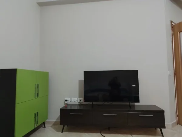 Tirane, jepet me qera apartament 2+1+Aneks+Ballkon Kati 1, 102 m² 600 € (Liqeni I Thate)