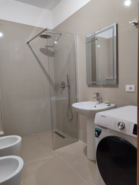 Tirane, jepet me qera apartament 2+1+Aneks+Ballkon Kati 1, 102 m² 600 € (Liqeni I Thate)